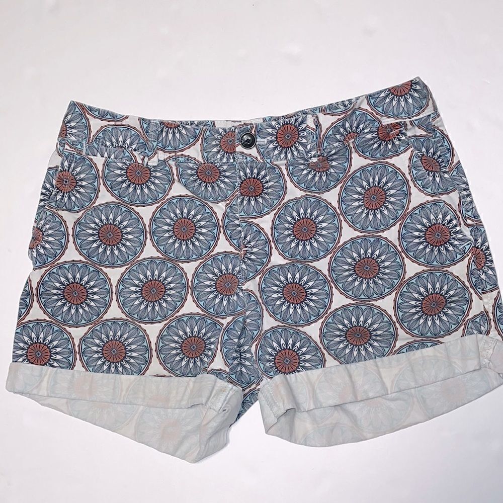 Banana Republic medallion print cuffed shorts with pockets size 2